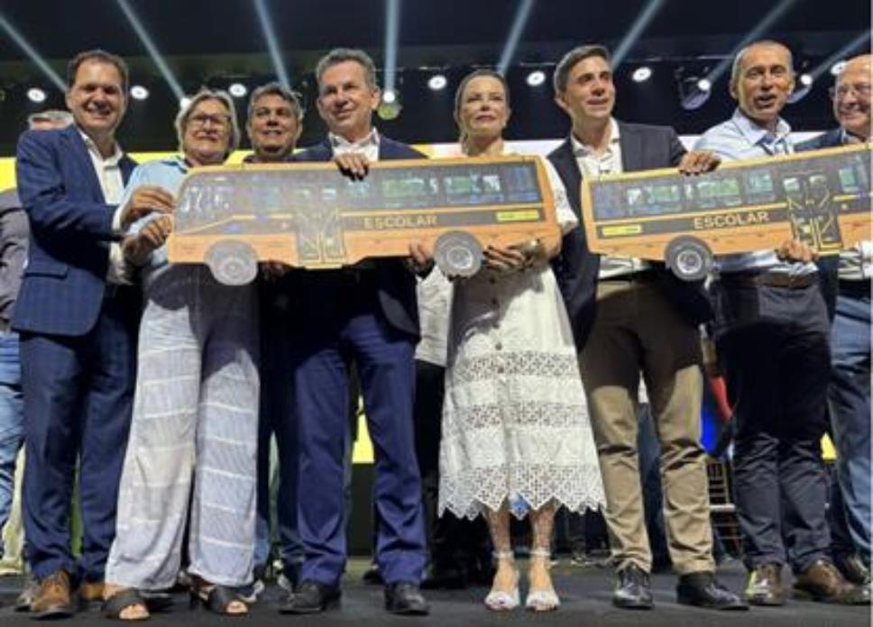 Com indicações de Chico Guarnieri, municípios da região recebem novos ônibus escolares