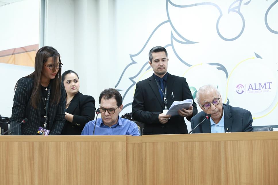 Na principal comissão da ALMT, Chico Guarnieri relata 11 matérias na primeira sessão
