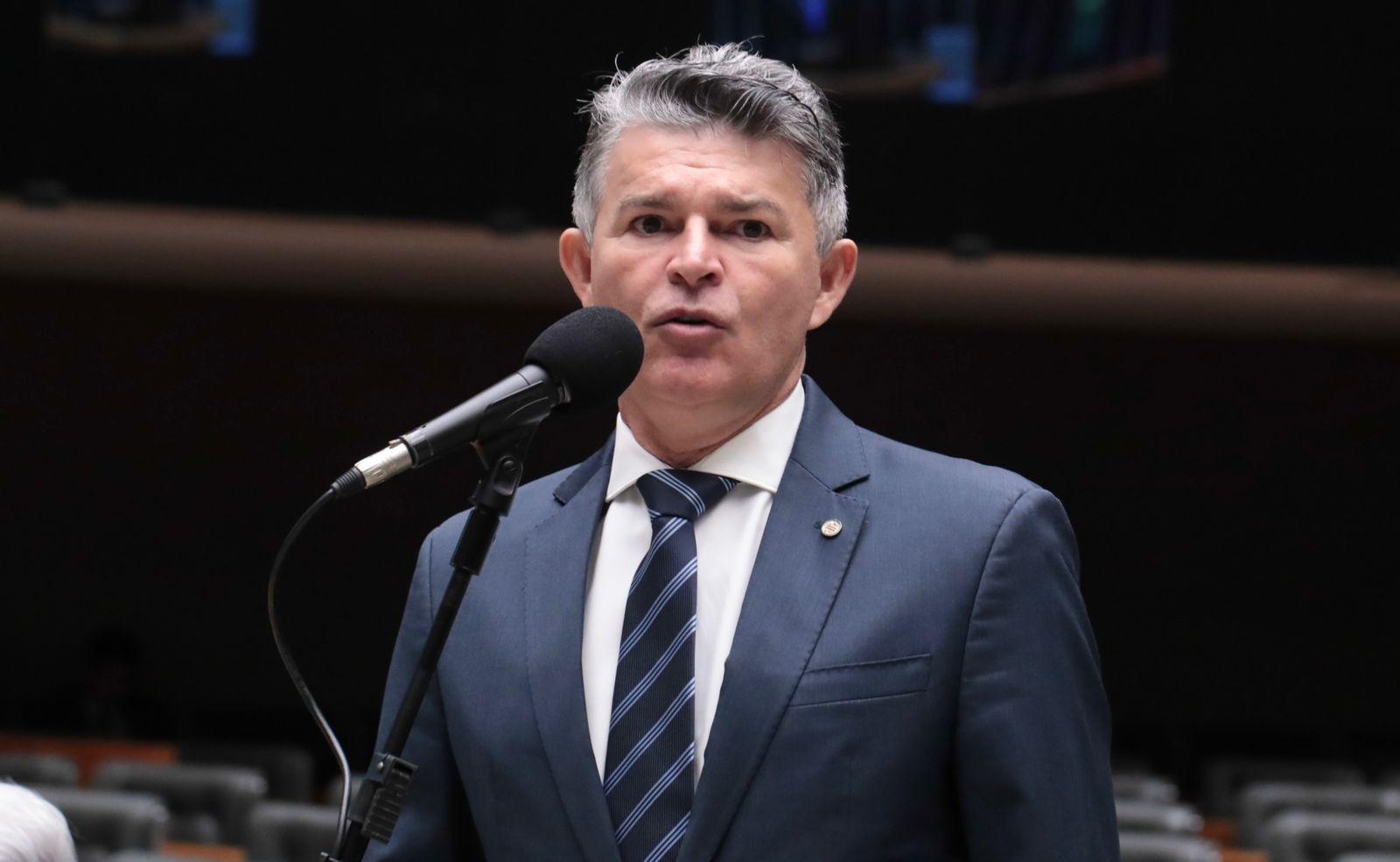 Zé Medeiros aciona PF para investigar possível influência de facções em estruturas públicas