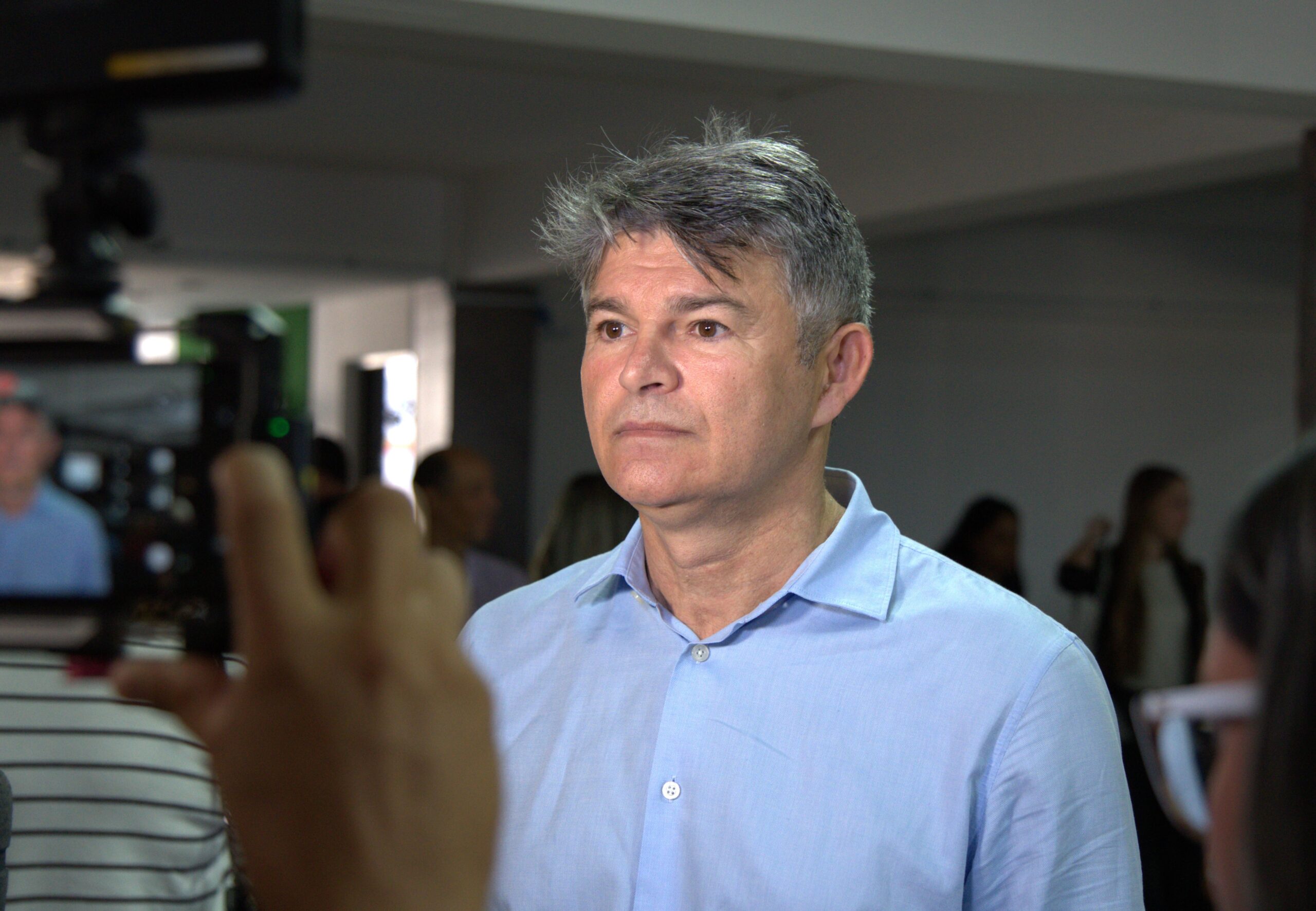 Projeto de Zé Medeiros vira lei e bloqueia pensão de investigados por morte de pais