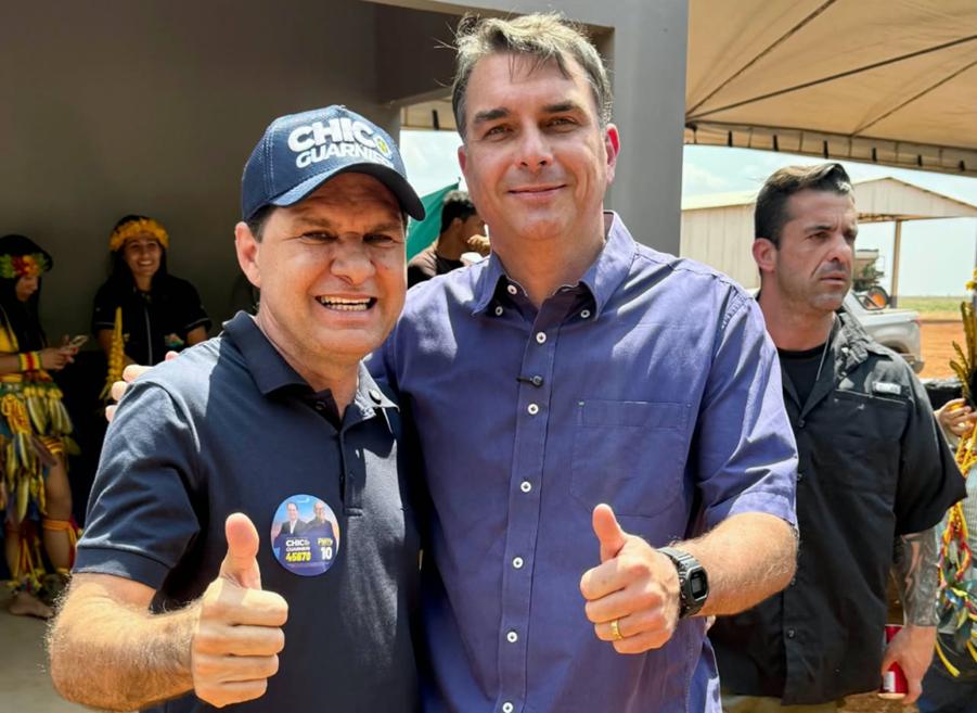 Flávio Bolsonaro declara apoio ao deputado Chico Guarnieri