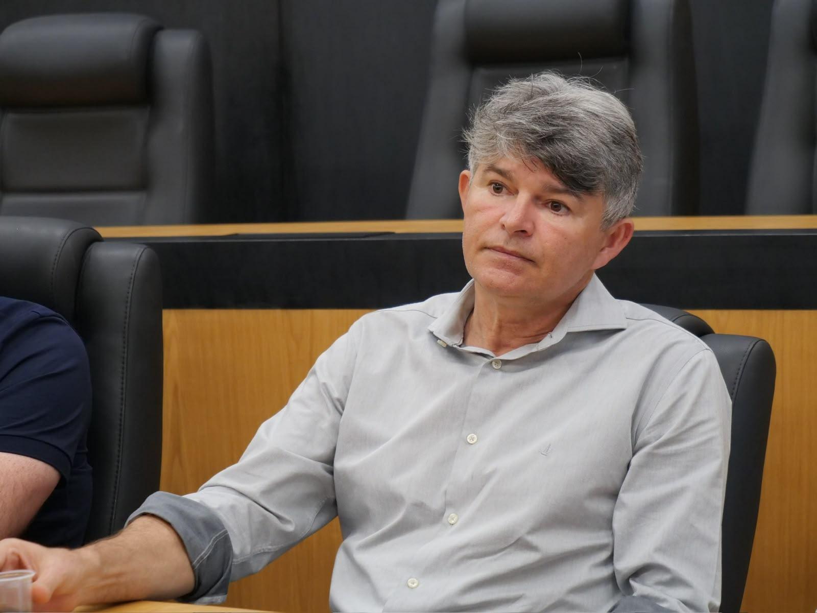 “Entre o MDB e os prefeitos, ficamos com os prefeitos”, diz Zé Medeiros