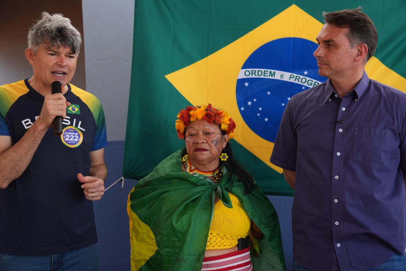 Medeiros leva Flávio Bolsonaro a aldeia Parecis e se reúne com lideranças indígenas em Campo Novo