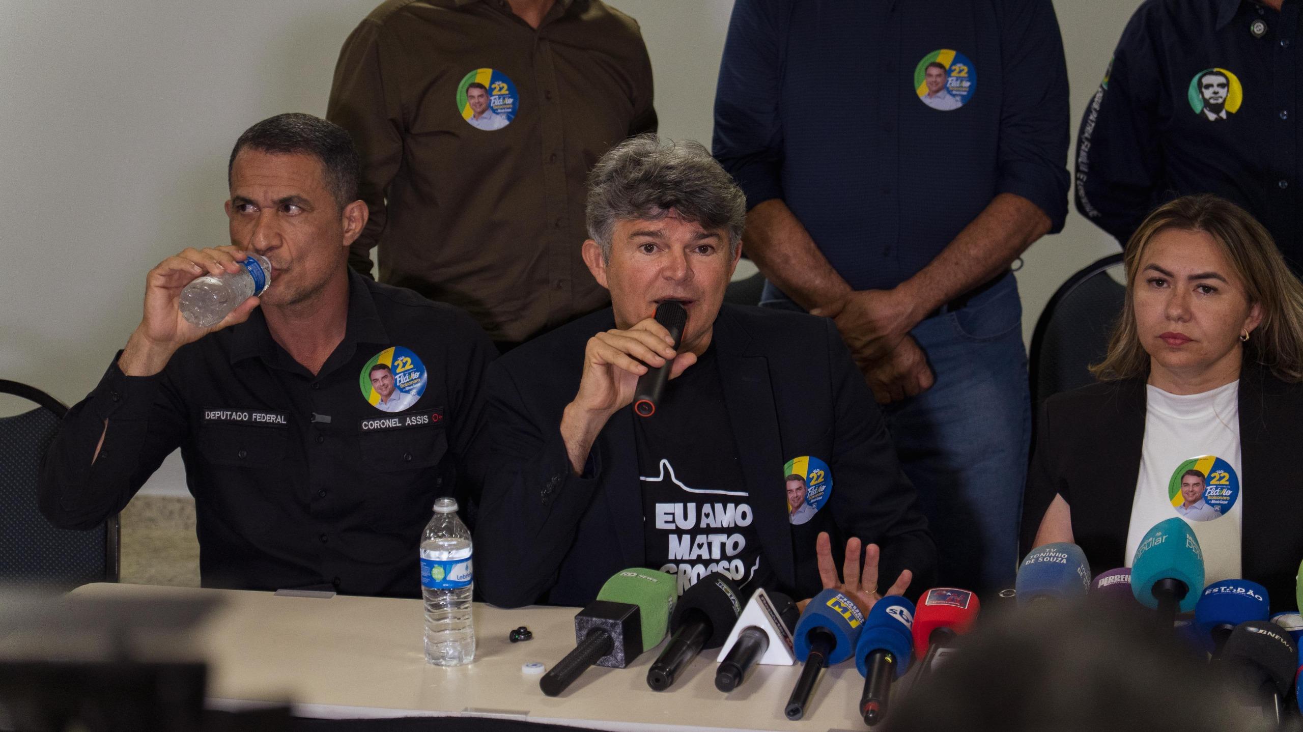 Medeiros se reúne com Flávio Bolsonaro em Brasília para discutir segundo turno