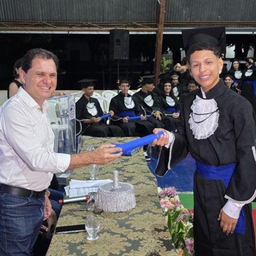 Chico Guarnieri prestigia formatura e destaca papel da educação na construção de futuros