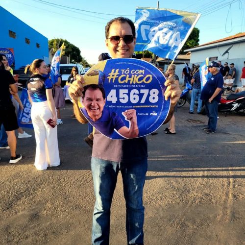 Chico Guarnieri adesiva 500 carros no 1º adesivaço em Barra do Bugres