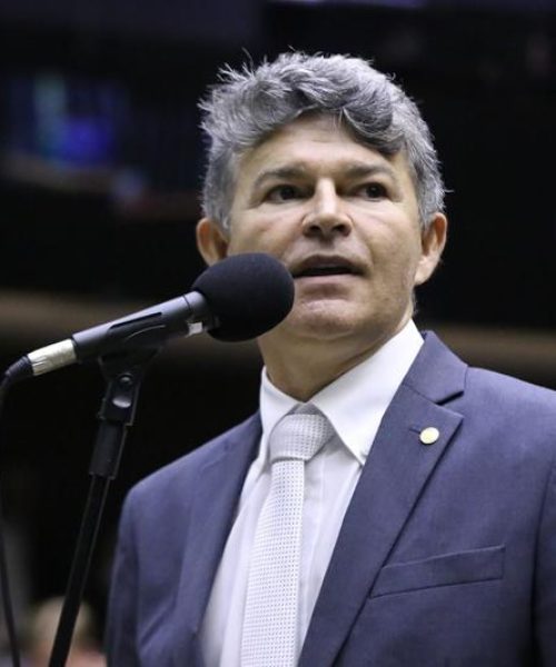 Medeiros quer convocar ministro de Lula para explicar suspensão da JBS da “lista suja”