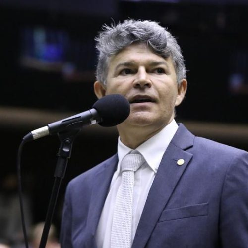 Medeiros quer convocar ministro de Lula para explicar suspensão da JBS da “lista suja”