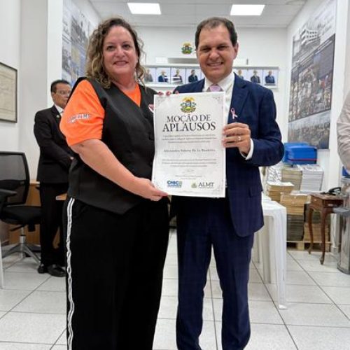 Chico Guarnieri recebe alunos e professoras de Sapezal na Assembleia e homenageia educadoras pelo Dia dos Professores