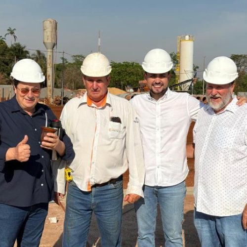 Prefeito Eduardo Sanches visita obras de 384 apartamentos populares em Tangará da Serra