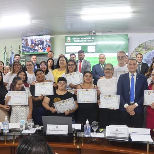 Profissionais que prestam apoio à educação especial são homenageados