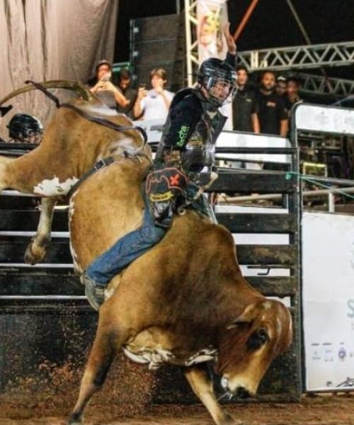 Com entrada gratuita, 39ª Expoagro de Barra do Bugres tem sucesso de público na primeira noite