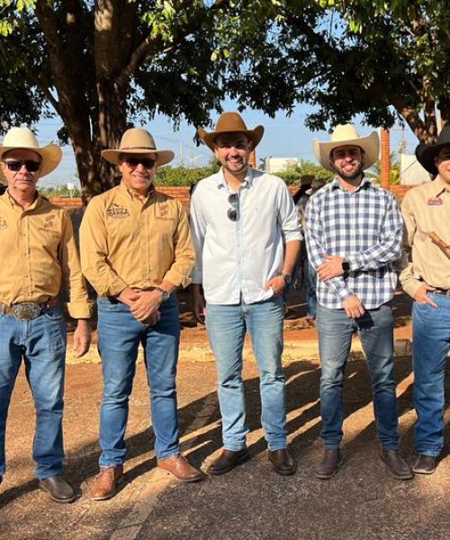 Prefeito Eduardo Sanches participa da Cavalgada que antecede a Exposerra