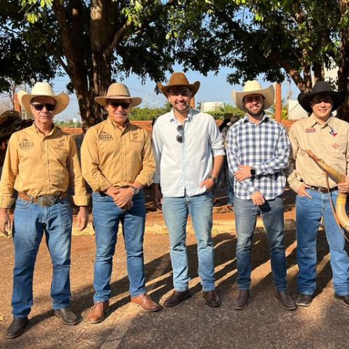 Prefeito Eduardo Sanches participa da Cavalgada que antecede a Exposerra