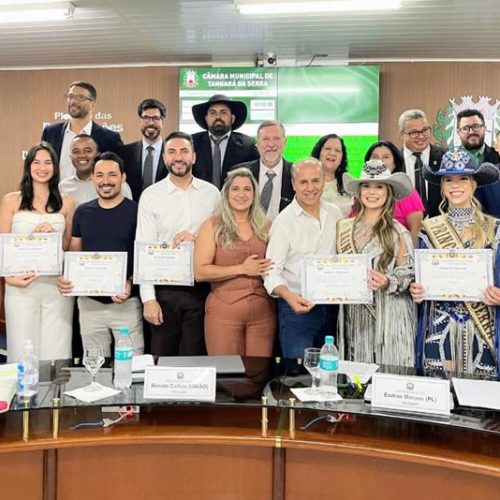 Câmara enaltece Studio Jonathan Souza e equipe pela contribuição ao evento que elegeu a Rainha da Exposerra 2025