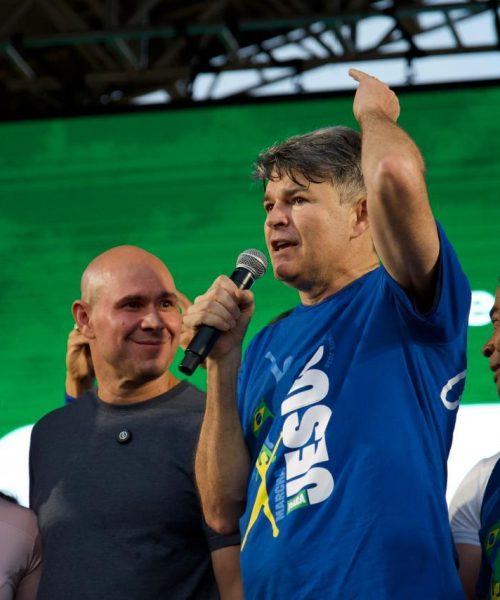Medeiros diz a Flávio que Deus honrará a família Bolsonaro apesar das provações
