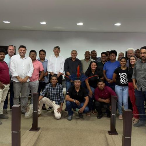 Medeiros reúne indígenas da Ilha do Bananal para discutir mobilidade entre aldeias no Araguaia