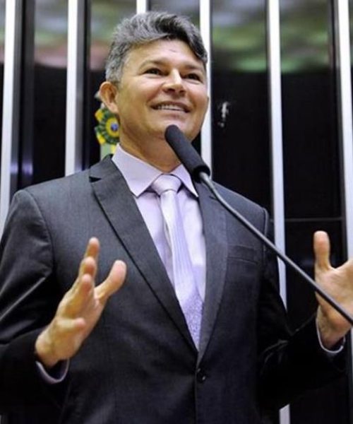 Flávio Bolsonaro confirma José Medeiros como nome consolidado ao Senado em MT