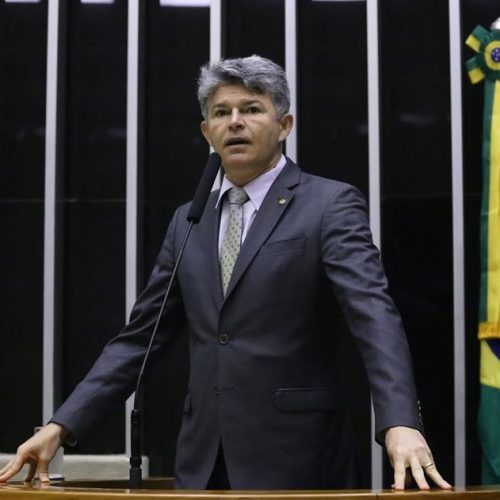 Medeiros diz que decisões tomadas em Brasília prejudicam MT e defende enfrentamento a STF e governo federal