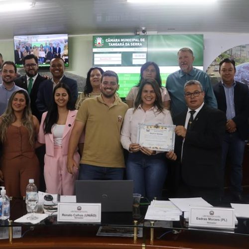 Câmara homenageia ‘Amanda dos Santos Bernardes Pinheiro’ pela trajetória de dedicação à comunidade