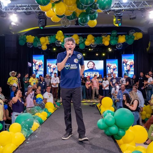 Mauro Mendes pede votos para Zé Medeiros ao Senado durante evento em Rondonópolis