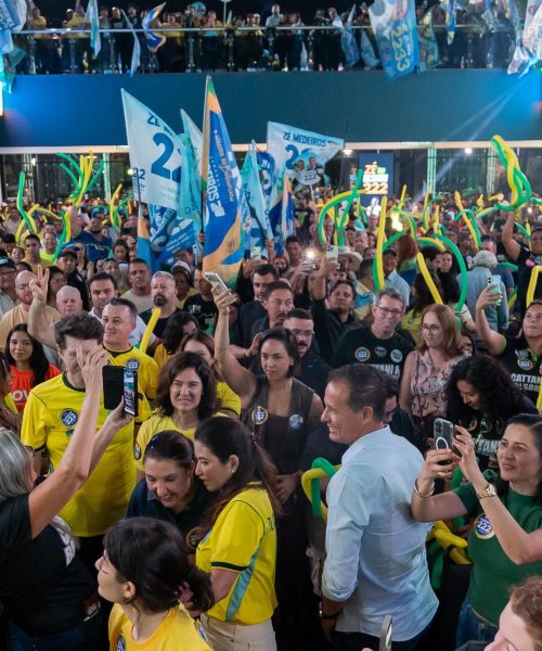 Medeiros reúne mais de 6 mil apoiadores em evento com Flávio Bolsonaro e lideranças da direita em Cuiabá