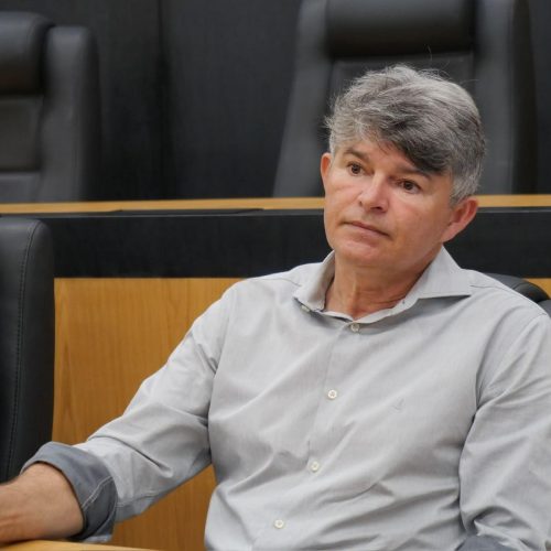 “Entre o MDB e os prefeitos, ficamos com os prefeitos”, diz Zé Medeiros